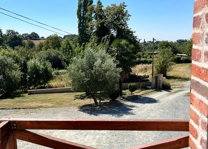 O Petit Bouchon A 10 Min Du Puy Du Fou